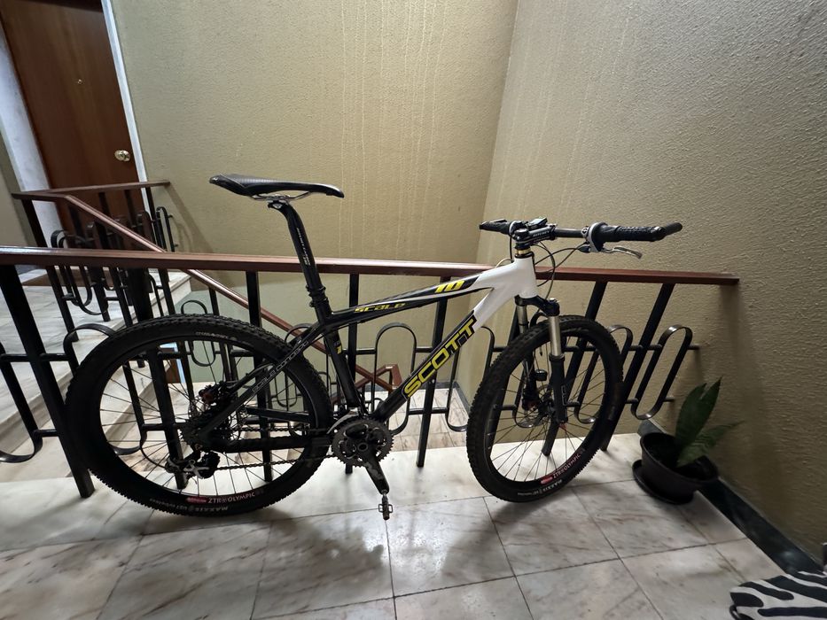 Bicicleta carbono Scott Scale  10 aro 26    Pesa Kg 8,900