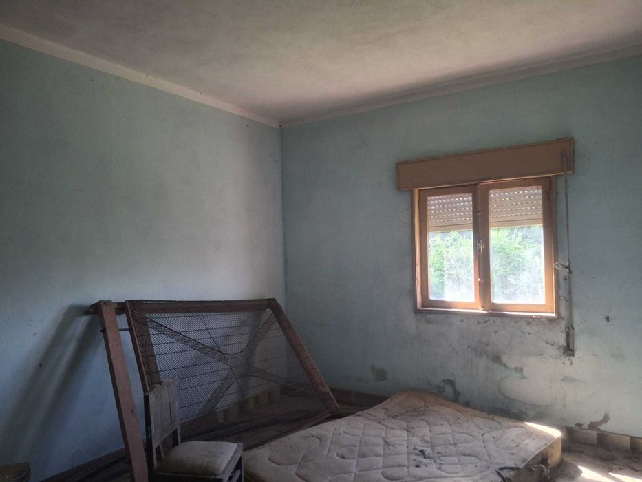 Casa para restaurar com 3.527m perto da saída da A42 Felgueiras