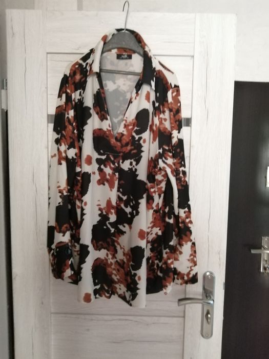 Piękna bluzka w kolorach żywych