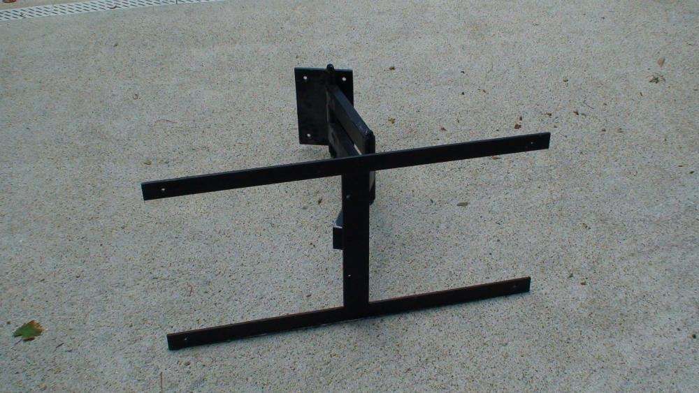 suporte tv em barra de ferro