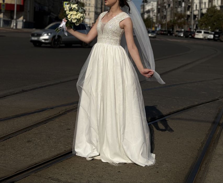 Весільна сукня біла