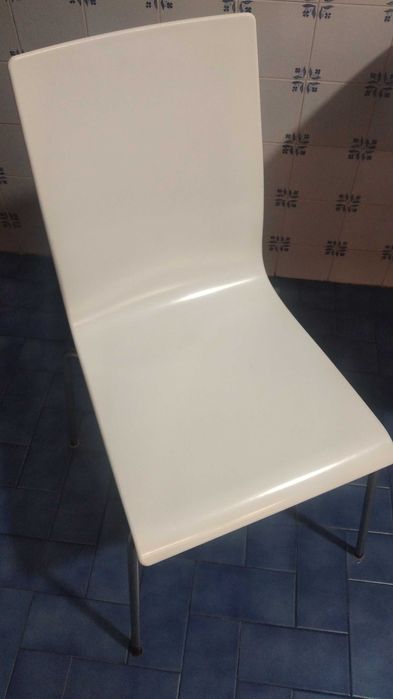 Vendo mesas e cadeiras para pastelaria/café