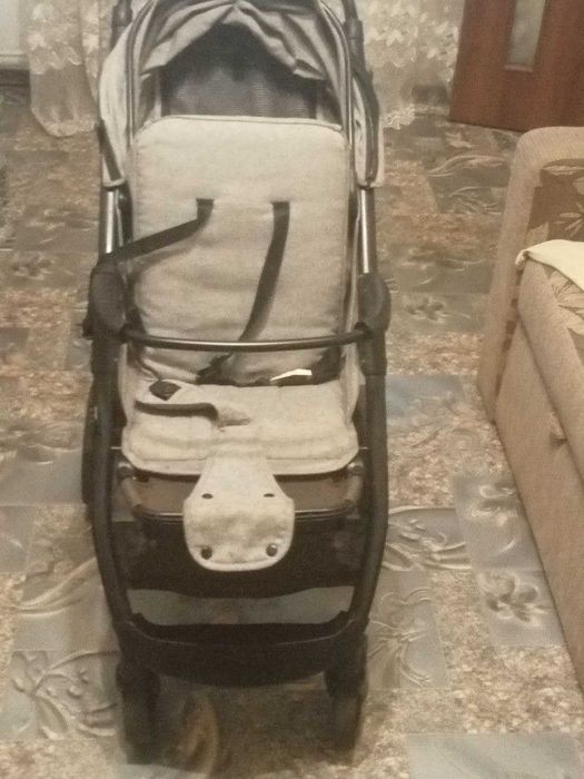 Детская прогулочная коляска