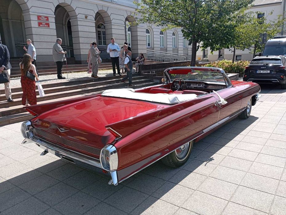 Cadillac 1962 kabriolet cabrio czerwony klasyk auto samochód do ślubu