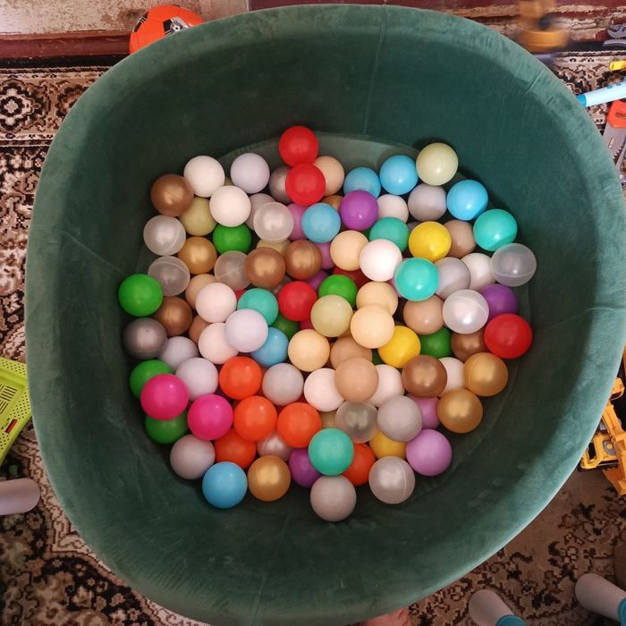 Продам дитячий сухий басейн з шаріками