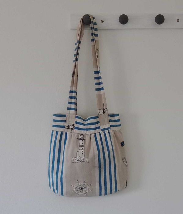 Bolsa de ombro feita à mão
