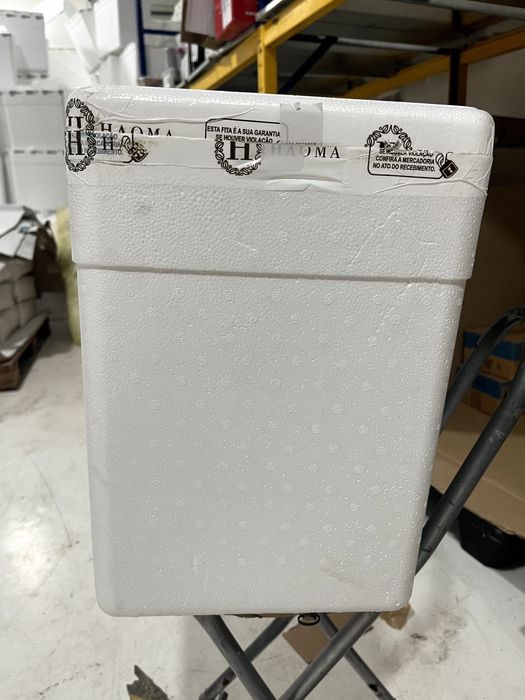 Caixas de esferovite com tampa, usadas