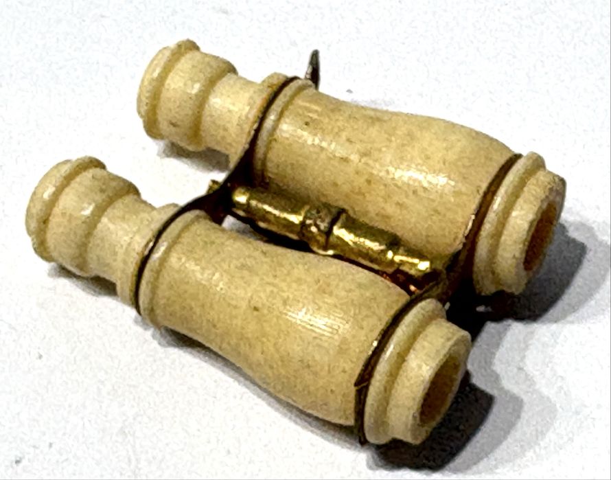 Precioso pendente miniatura em forma de binóculos dos anos 1930