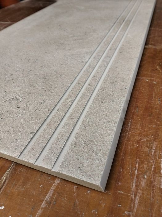 Degrao cerâmico para escadaria