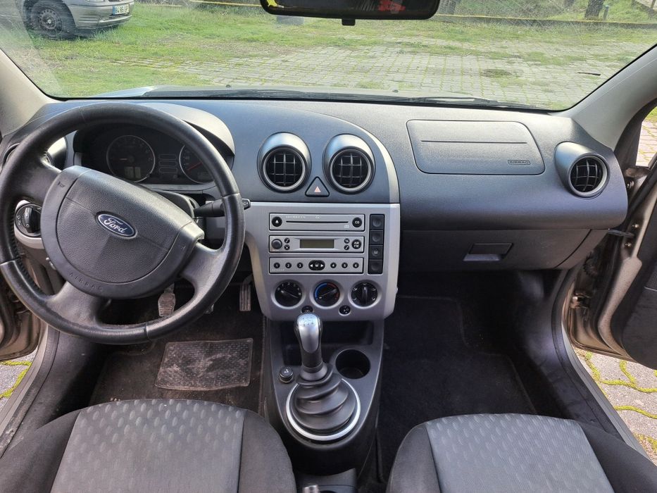 Ford fiesta 1.2 gasolina com A/C