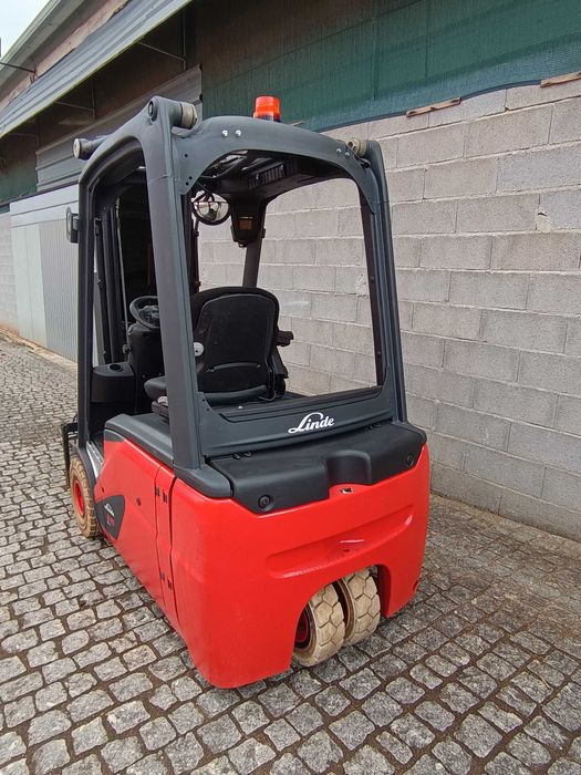 Empilhador Linde E1800kgs Triplex