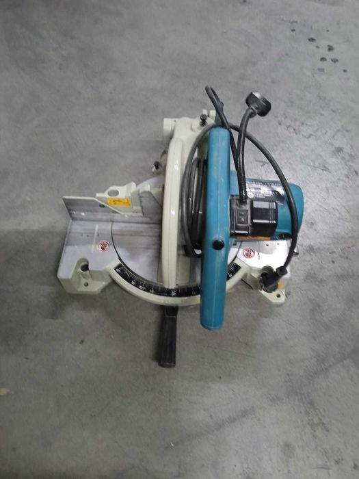 máquina de cortar alumínio