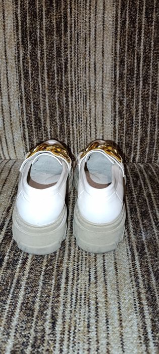 Sprzedam buty firmy carinii