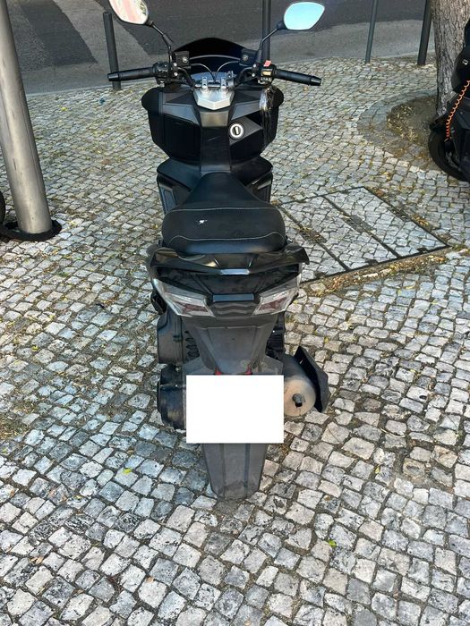 Mota Sym 2023 Pneus Michelin condição 7/10