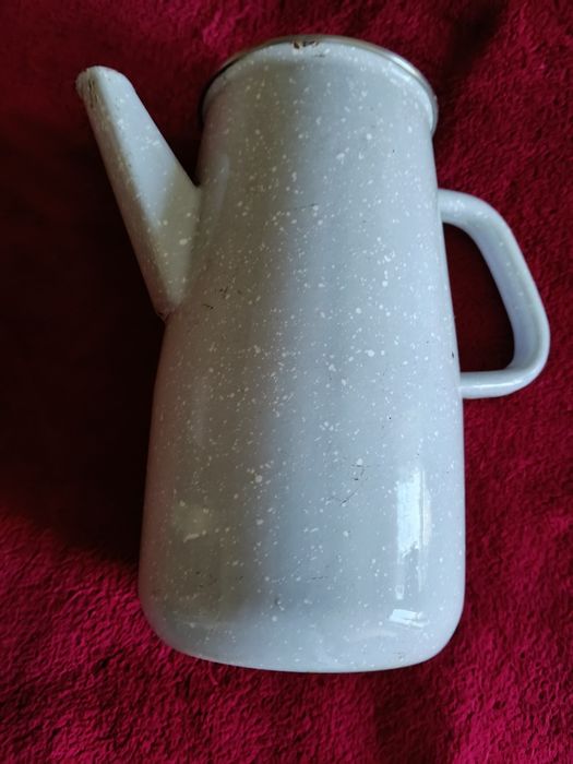 Vendo chaleira esmaltada.