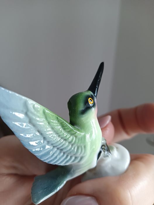 Miniatura koliberek szmaragdzik strojny