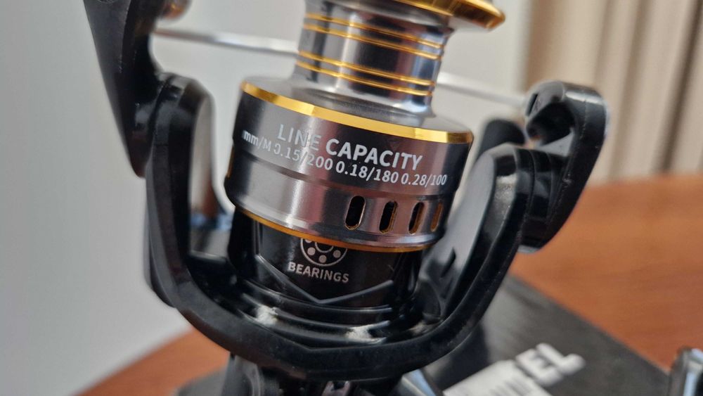 Kołowrotek wędkarski spinning feeder