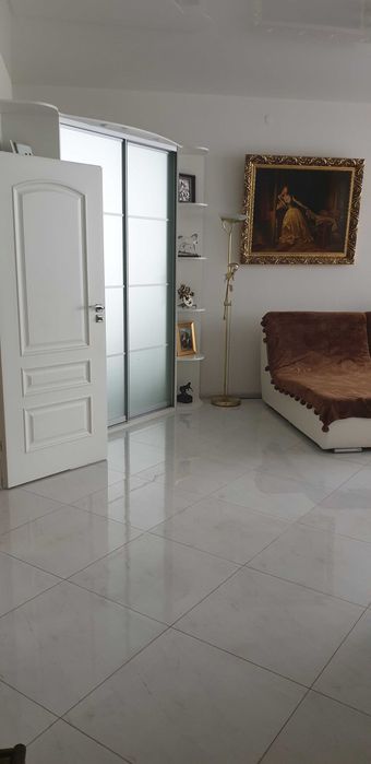 Продам квартиру в центрі, з великим простором, ремонтом,  паркомісце