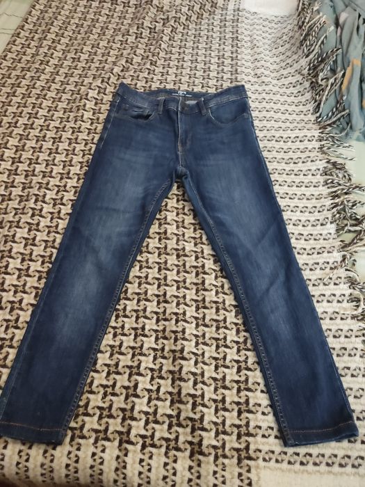 Мужские джинсы на подростка б/у размер 30/32 .пояс 38 длина 87