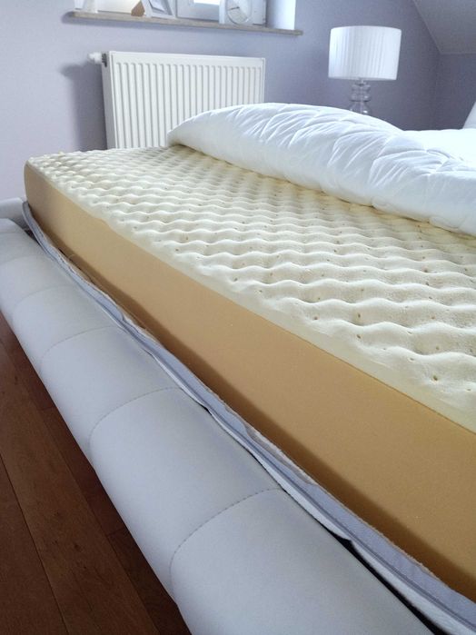 Łóżko z materacem 160x200