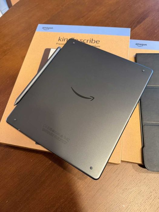 Kindle Scribe 16 GB (2024), rysik Premium, oryginalne etui, komplet