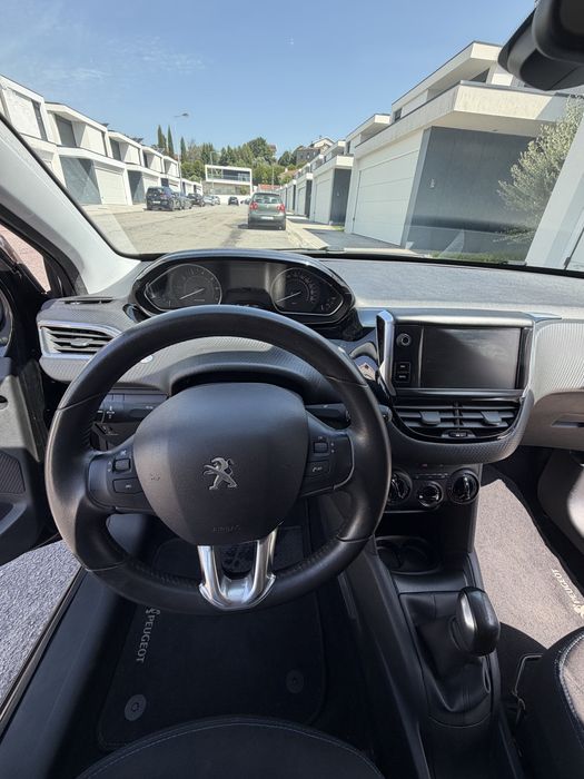 Peugeot 208 — fotografia 7