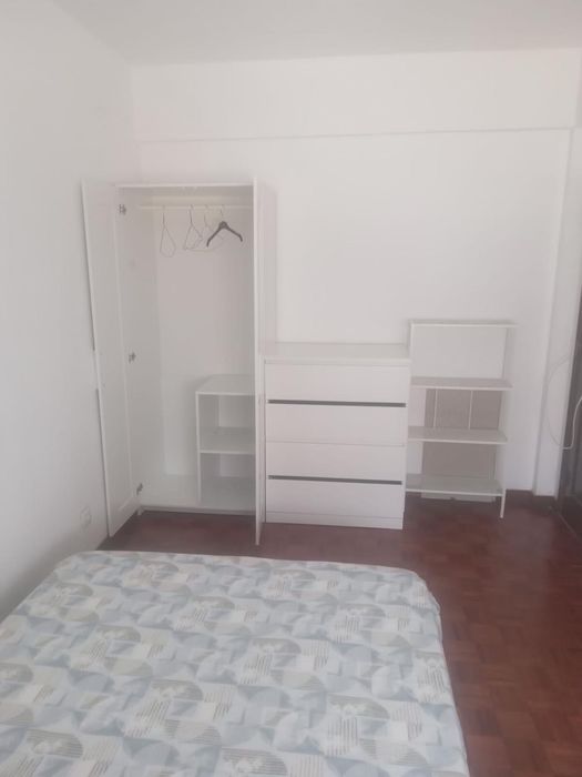 Quarto mobiliado para arrendamentos