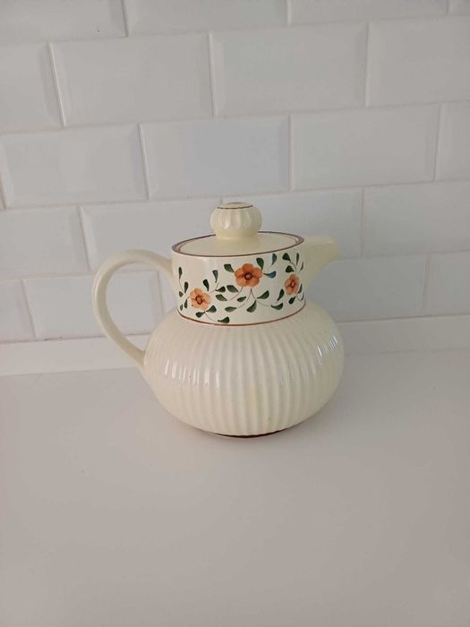 Jarro antigo pintado à mão.