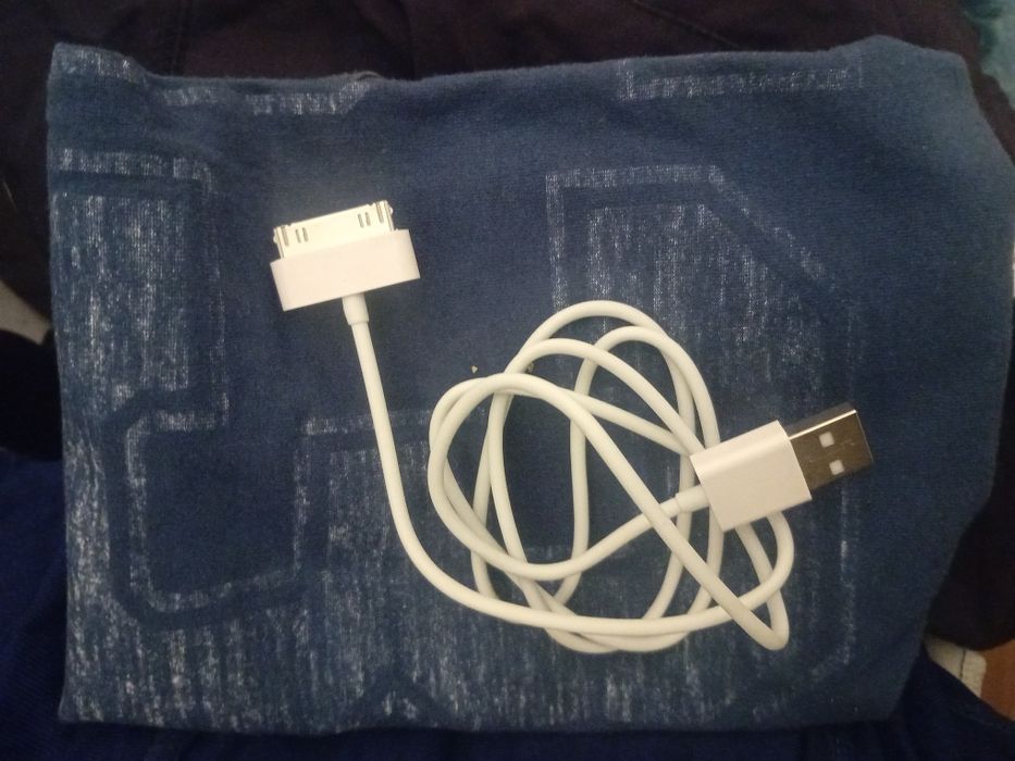 Cabo carregador para ipod  cor branca  novo