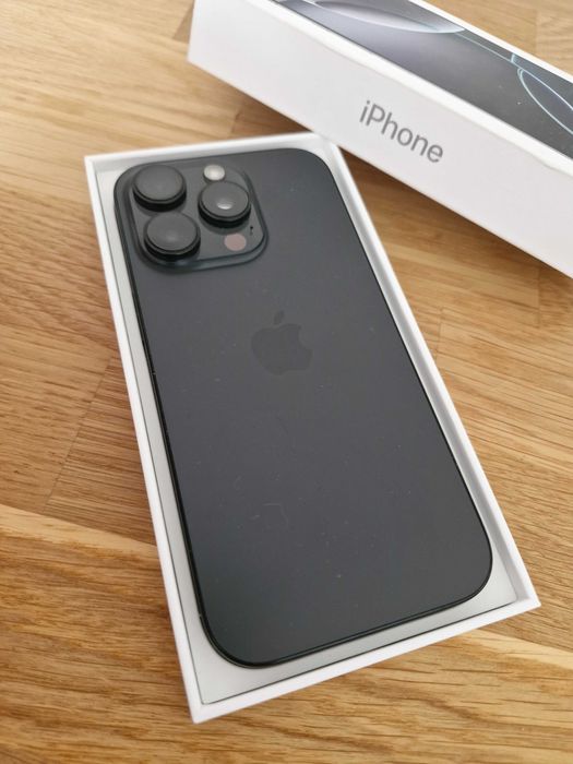Apple iPhone 16 Pro / 256 GB / Gwarancja