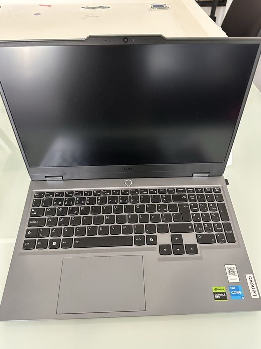 Portatil Lenovo LOQ 15IAX9