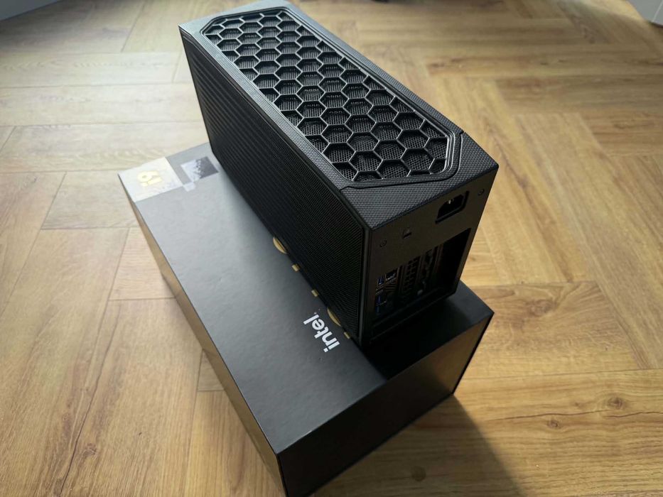 Intel NUC 12 Extreme Kit, SSD 512 GB Samsung 980 Pro, 64 GB RAM 3200 MHz, GPU Intel A770 16GB