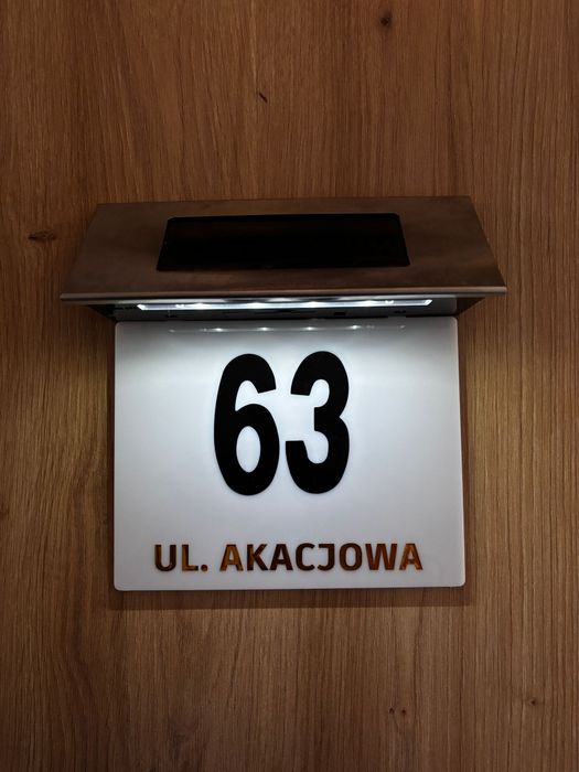 Podświetlana tabliczka LED z adresem numer domu i ulica z czujnikiem