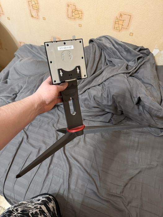 Стійка до монітору