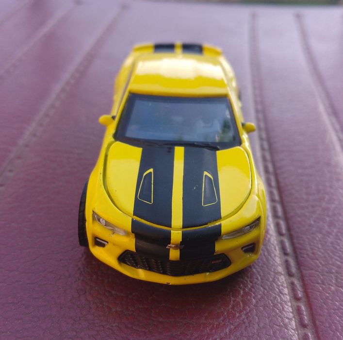 Продаю модельку Camaro