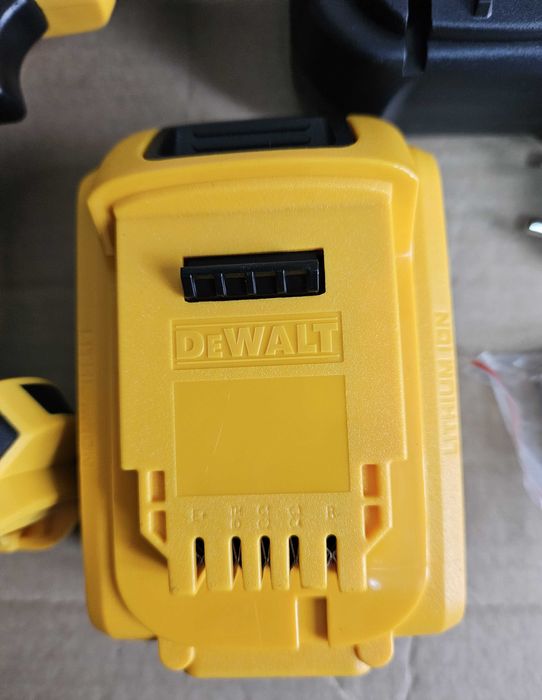 DEWALT DCF922 ATOMIC 20V MAX 1/2 cala akomulatorowy Klucz Udarowy