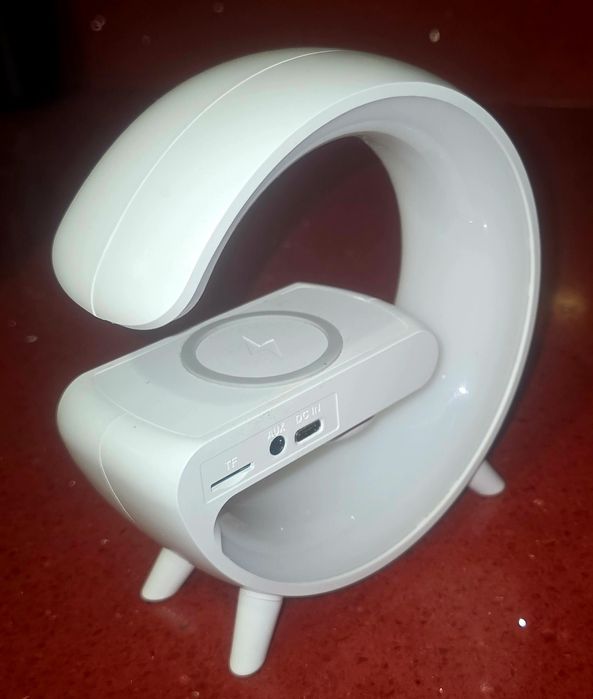 Candeeiro LED inteligente com Coluna Bluetooth  e Carregador.