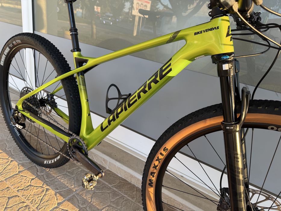 Bicicleta de BTT bem equipada 29