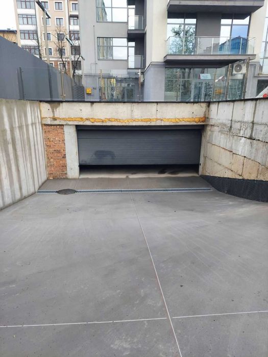 Паркомісце на Вул.Шевченка буд. 45.