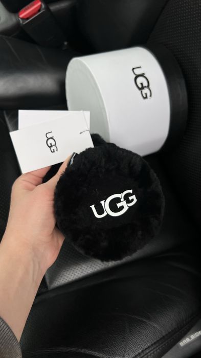 Чорні навушники ugg в наявності