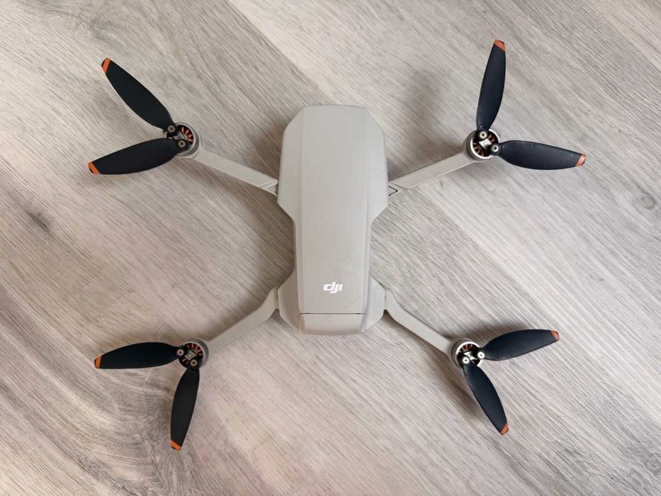 DJI Mini 2 SE - Fly More Combo