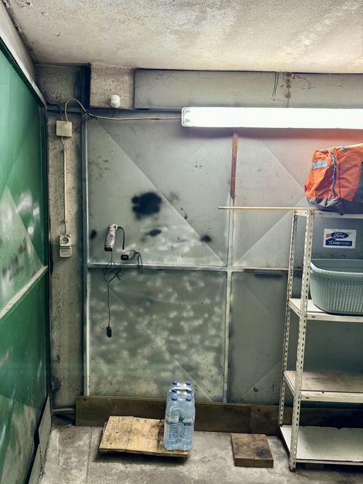 Garagem / arrumos / box fechada