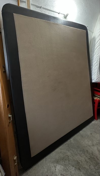 Base de cama com pes