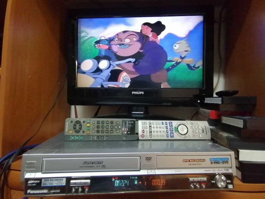 Magnetowid/Nagrywarka VHS/DVD-RW Panasonic DMR-E75V pilot