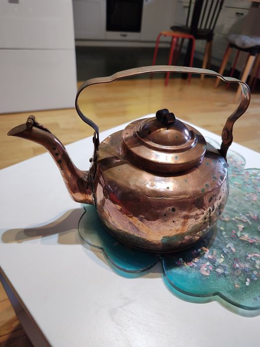 Stary miedziany czajnik starocie