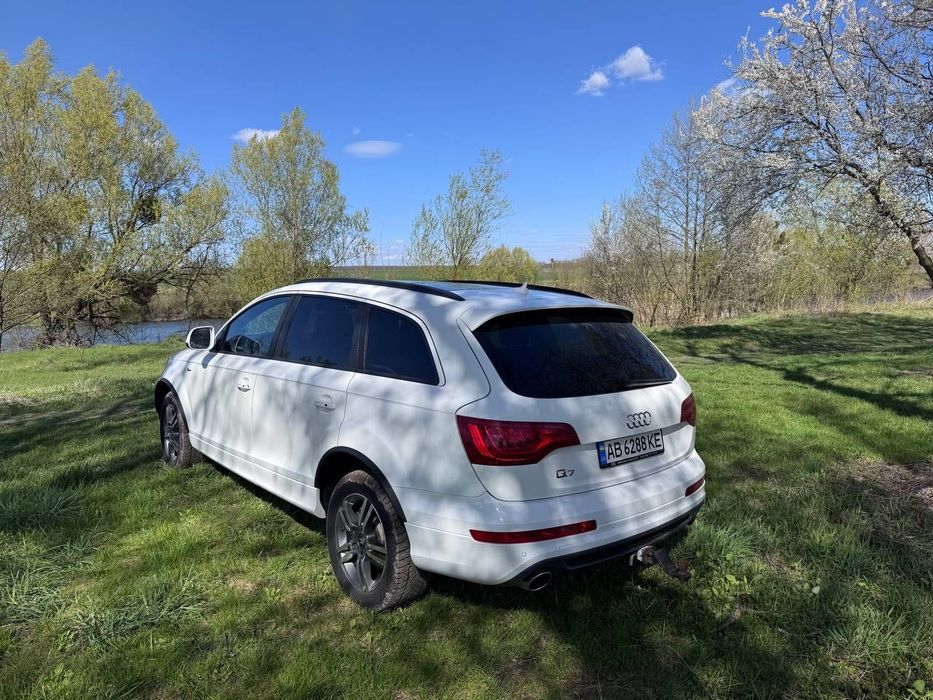 Автомобіль AUDI Q7