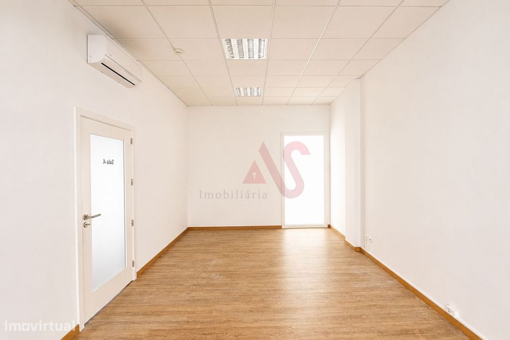 Sala Privada para Arrendamento com 21 m² inserida num Escritório em Er
