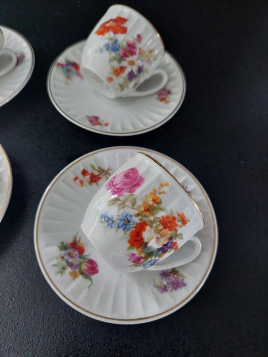 Polecam piękne małe porcelanowe filiżanki pochodzące z regionu w obecn