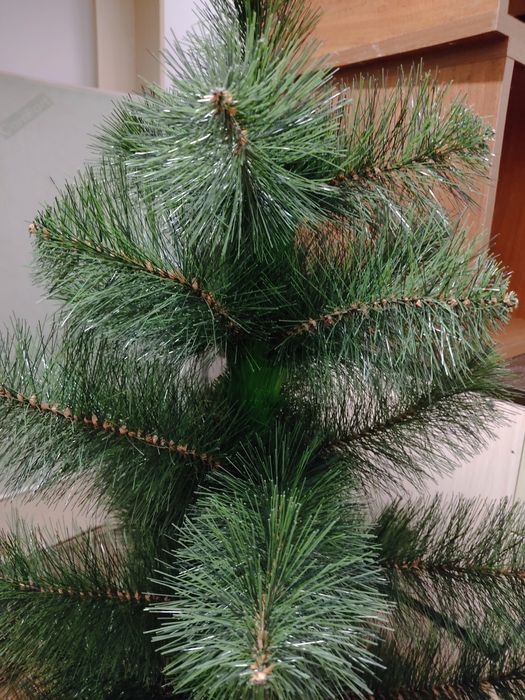 Новая. Новогодняя ёлка. 1м 25см. С подставкой.