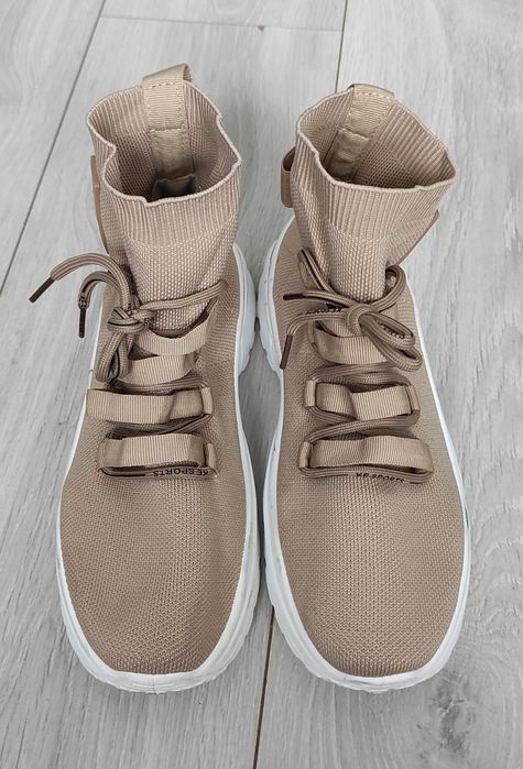 Beżowe elastyczne sneakersy r 39/40